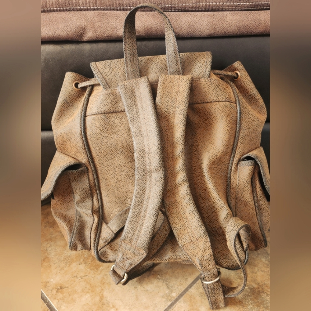 Ettore Bugatti Backpack - Picture 5 of 8